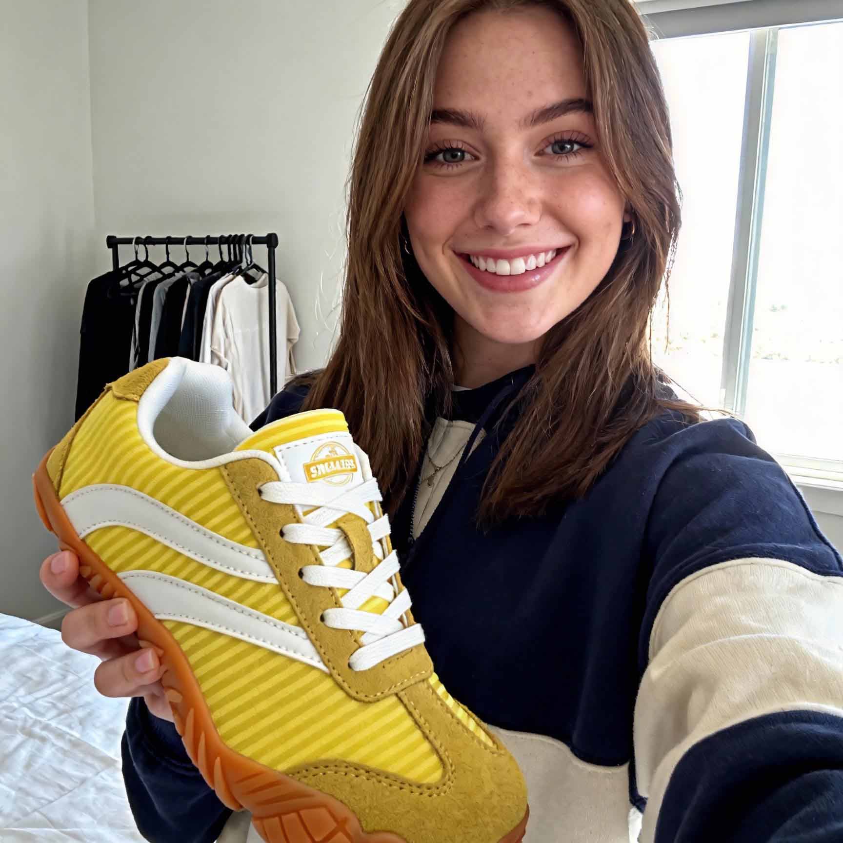 Describes the appearance of the image