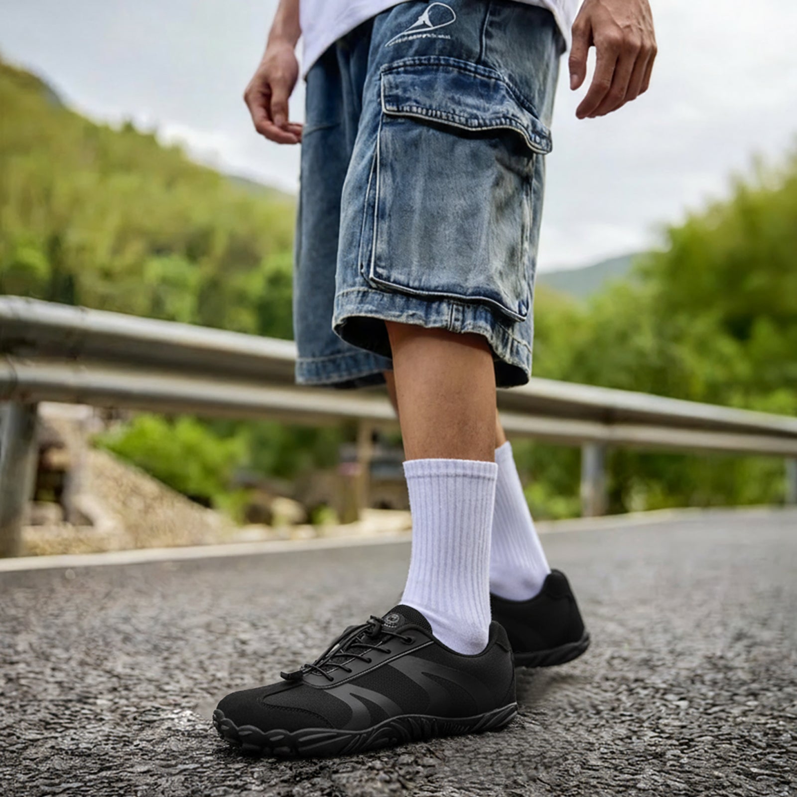 Describes the appearance of the image